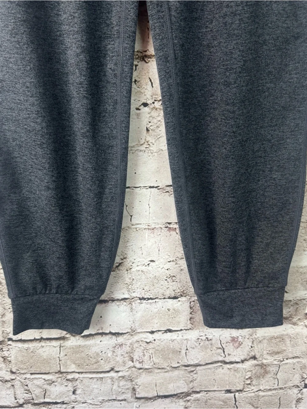 Vuori Women's Small Performance Jogger Charcoal Heather Slim Relaxed Pockets S